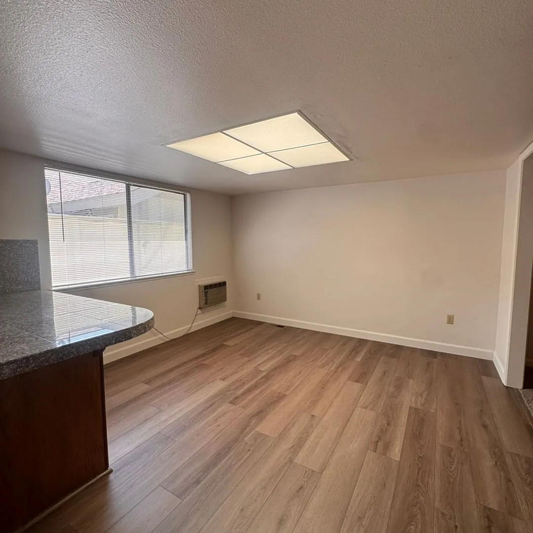 3 Bedroom 2 Bathroom with 2 Car Garage Townhome in Northwest Reno — Photo 3