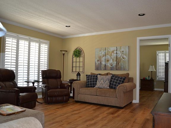5th image of 115 Oak Hill Dr