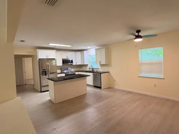 305 W Country Club Dr, Tampa, FL 33612