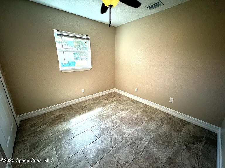 230 Crown Blvd — Photo 9