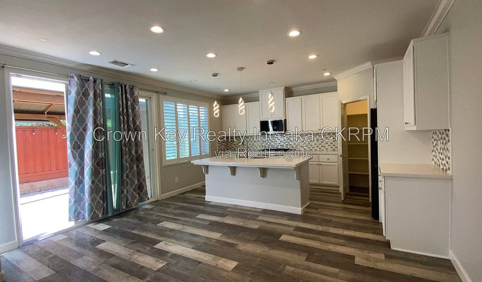 4 bed, 3.0 bath, 2304 sqft, $3,300 — Photo 4