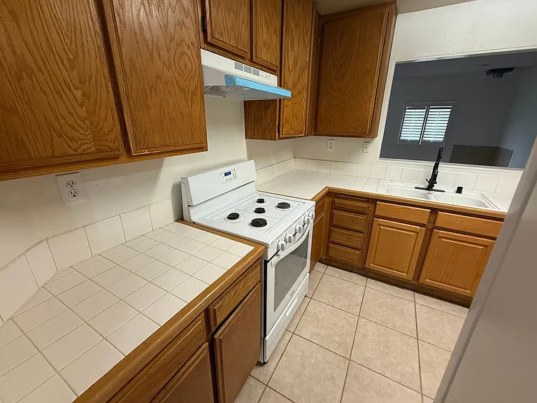 15191 Farmington Ct — Photo 14