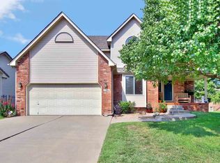 7306 E Cedaridge Ct, Wichita, KS 67226