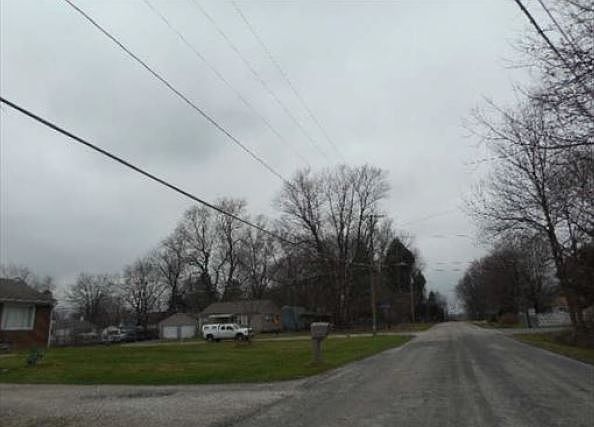 2nd image of 2722 Canfield Rd