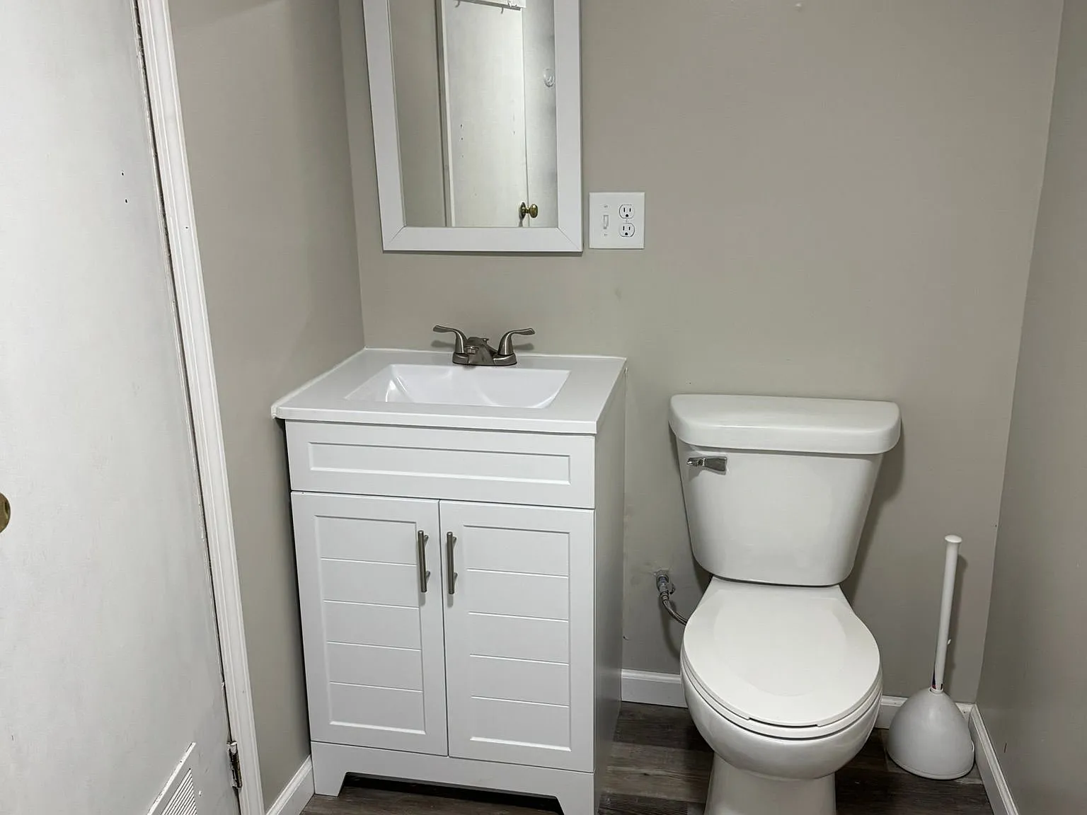 2 bed, 1.0 bath, $900 — Photo 2
