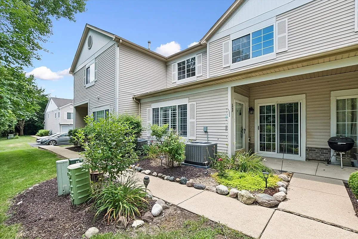 2 bed, 1.5 bath, 1343 sqft, $2,400 — Photo 1