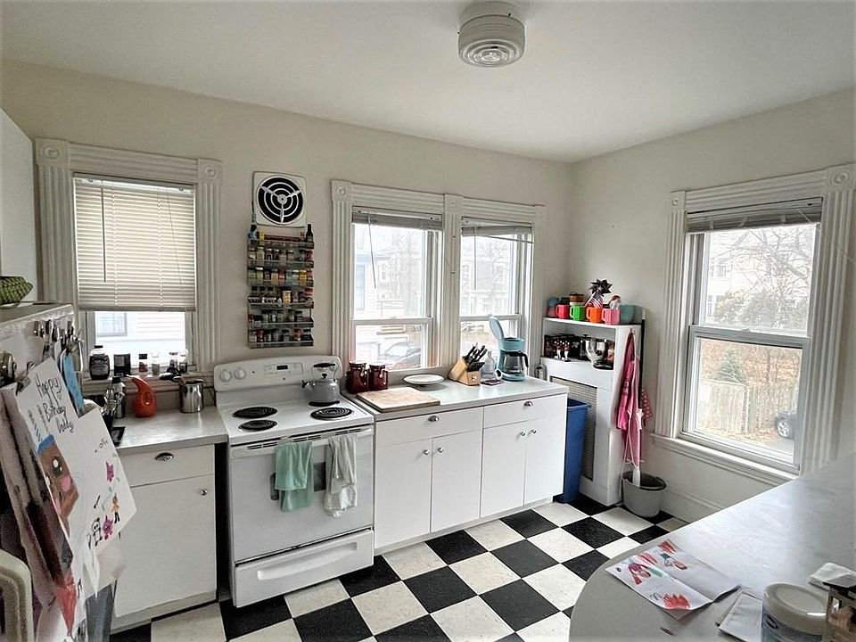 2nd image of 138 Harvard St #2