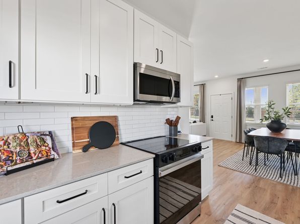 12143 Westeros Ln #13807E