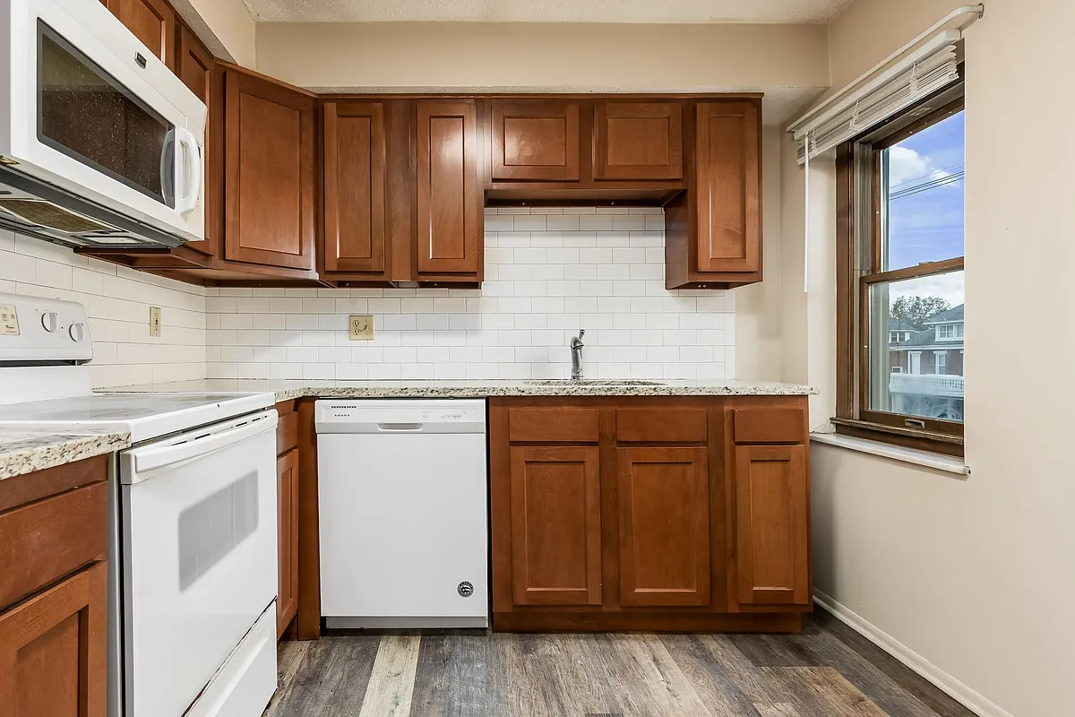 Building Photo - 100 Chittenden Ave #C1