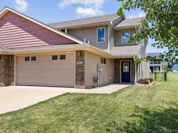 902 Jackson St, Tiffin, IA 52340