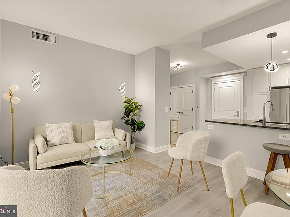 2nd image of 820 N Pollard St APT 210