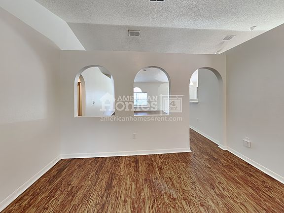 4th image of 19 Dorset Dr