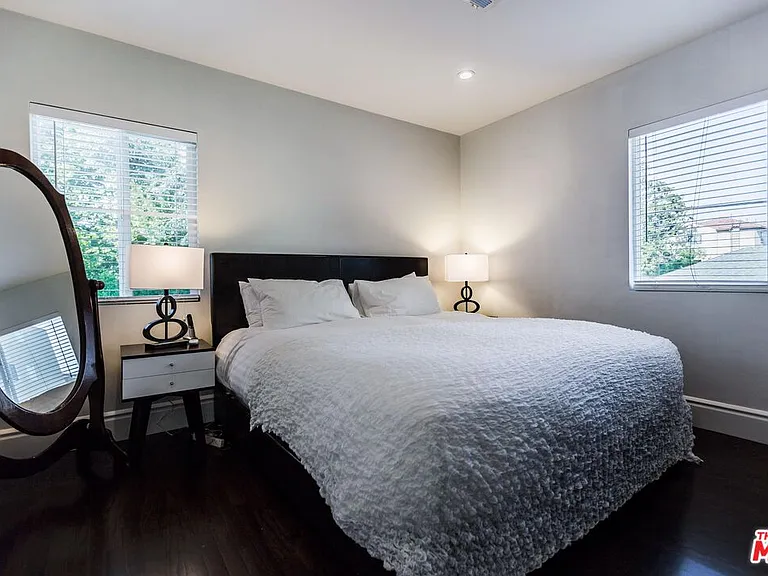 4409 Irvine Ave — Photo 3