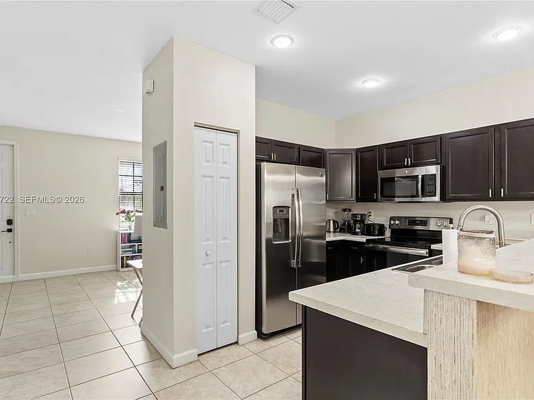 3209 SE 4th Ct #3209 — Photo 8
