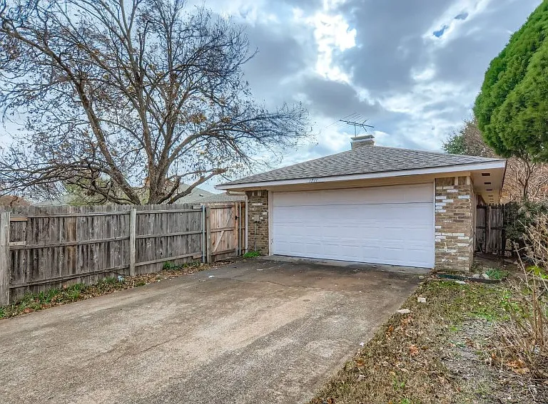 1711 Windsong Trl — Photo 11