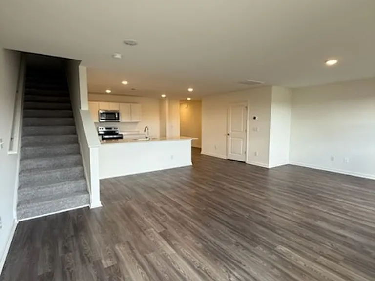 227 Yolanda Dr — Photo 4
