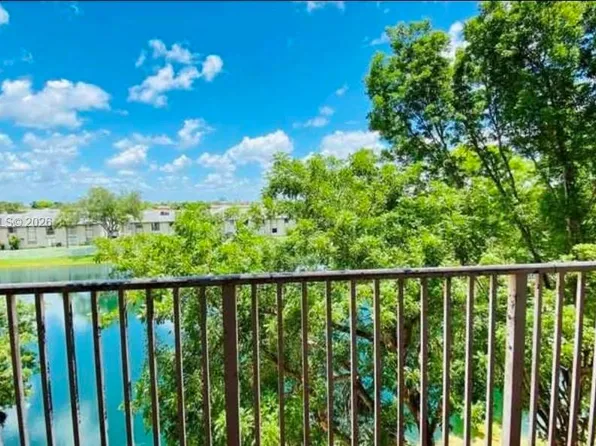 15221 SW 80th St APT 406, Miami, FL 33193