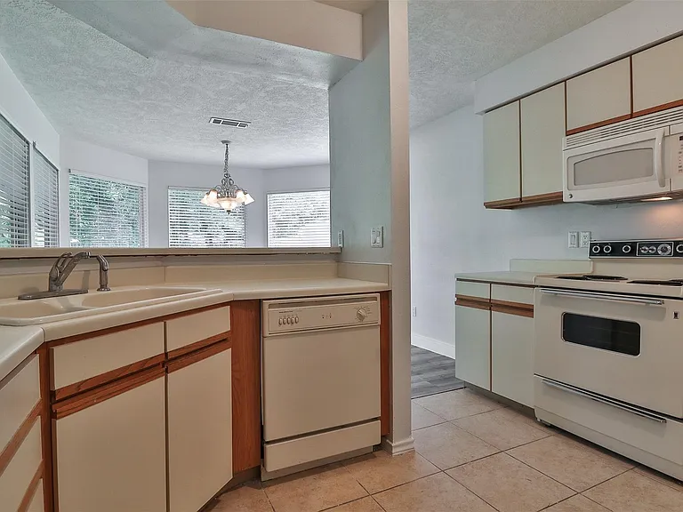 10910 Scenic Dr — Photo 18