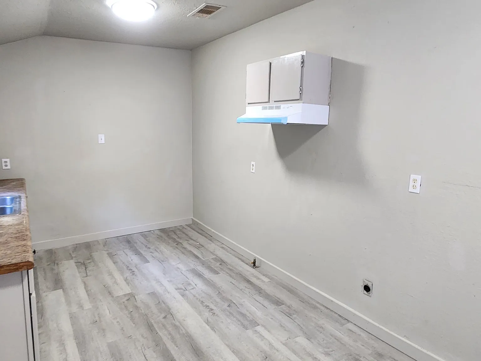 3 bed, 1070 sqft, $1,200 — Photo 3
