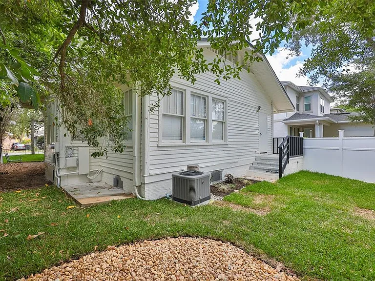 902 W Columbus Dr — Photo 10