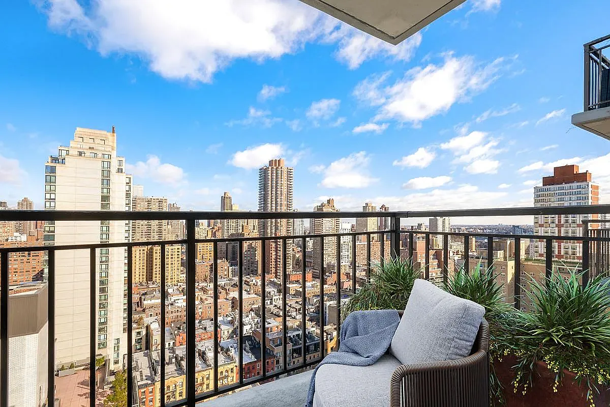 300 East 75th Street — Photo 4