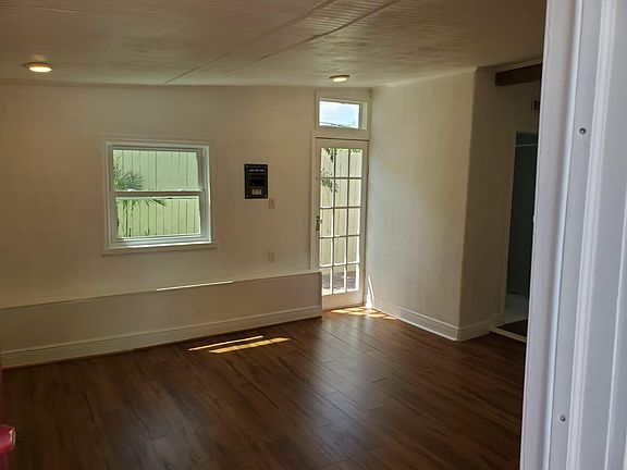 4th image of 506 Hillcrest St #D