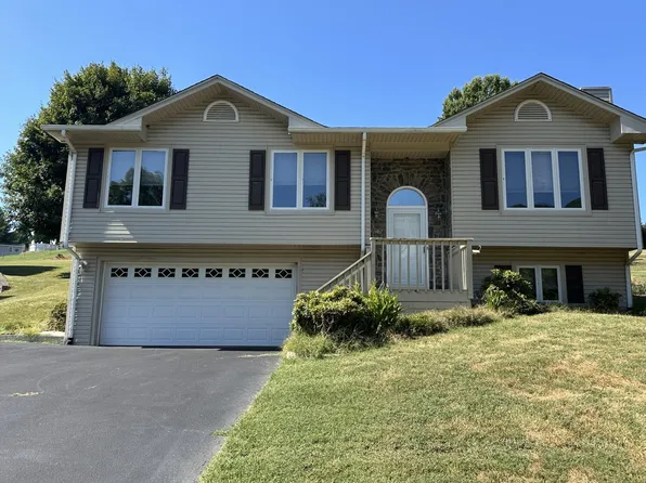 3831 Cundiff Dr, Roanoke, VA 24012