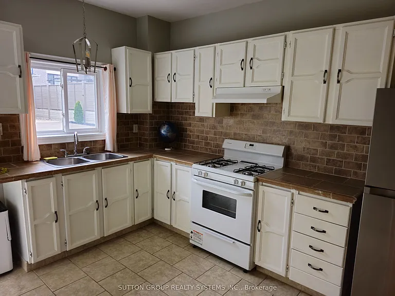 8879 Heritage Rd #MAIN LEVEL — Photo 4