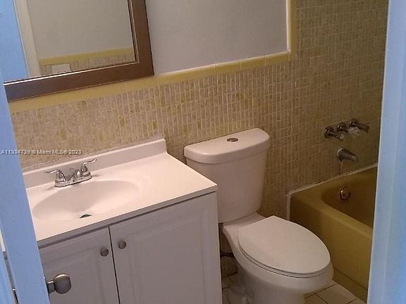 3rd image of 701 NE 8th St APT 5
