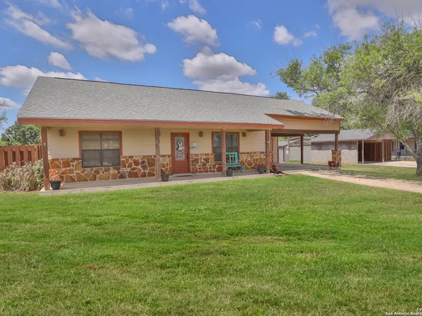 712 CR 4402, Hondo, TX 78861