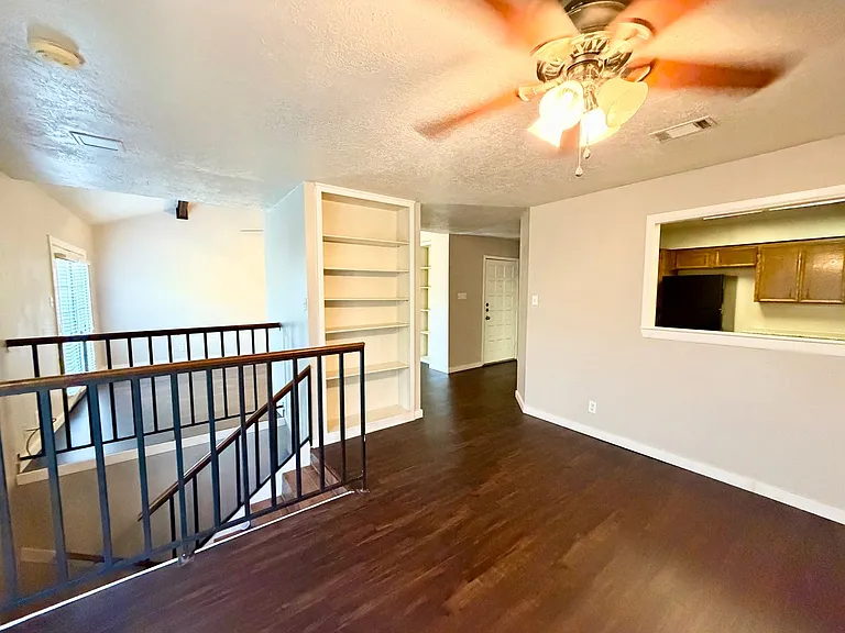 2802 Stewart Dr — Photo 10