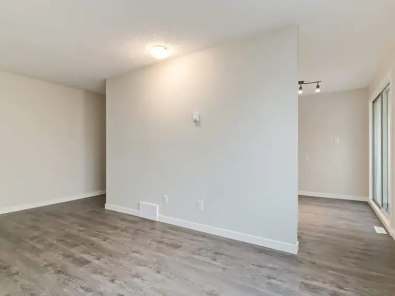 5327 A 38th Ave — Photo 26
