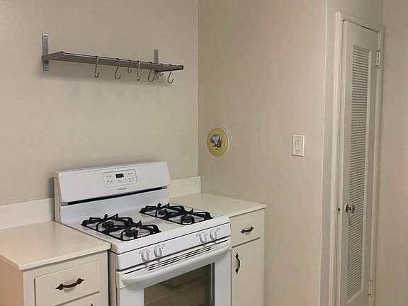3rd image of 2305 Yale St #2