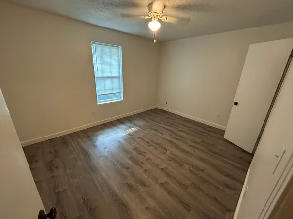 110 Chester Levee Rd #L, Jackson, TN 38301