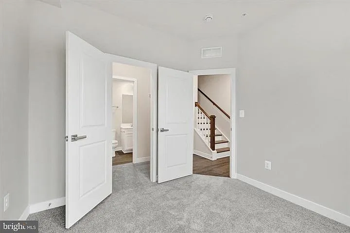 815 Lennox St — Photo 17