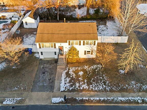 3rd image of 101 Jefferson Drive