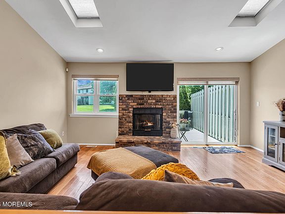 5th image of 252 Longwood Drive #25-2