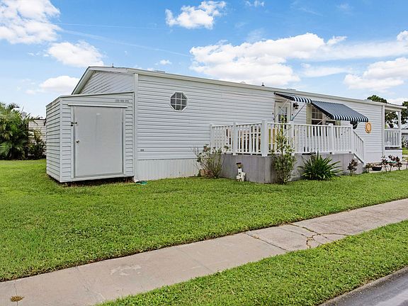 4th image of 2346 Coconut Palm Dr NE