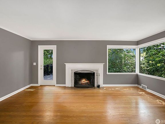 4th image of 4021 NE 60th St