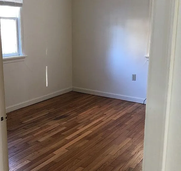 309 NW Cleveland St — Photo 13
