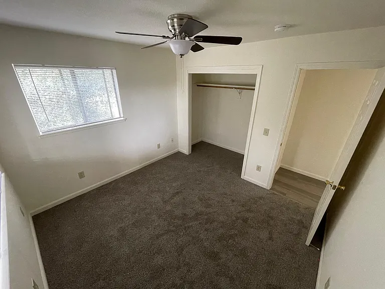 575 El Camino Ave — Photo 9