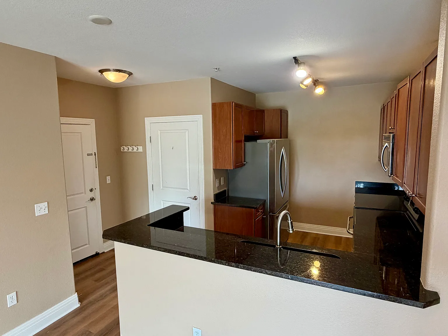 2 bed, 1125 sqft, $2,250 — Photo 3