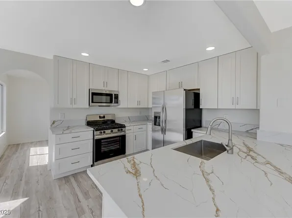 1901 Camino Carlos Rey, North Las Vegas, NV 89031
