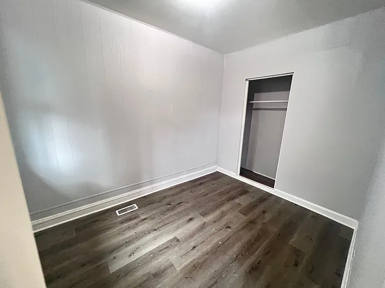 Queen Size Bedroom