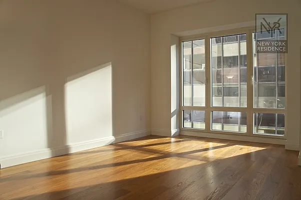 Sold by New York Residence | media 20