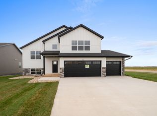 2801 S Copper Creek Ave, Sioux Falls, SD 57110