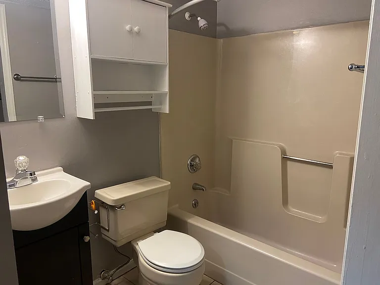2914 Creekview Ct #C — Photo 8