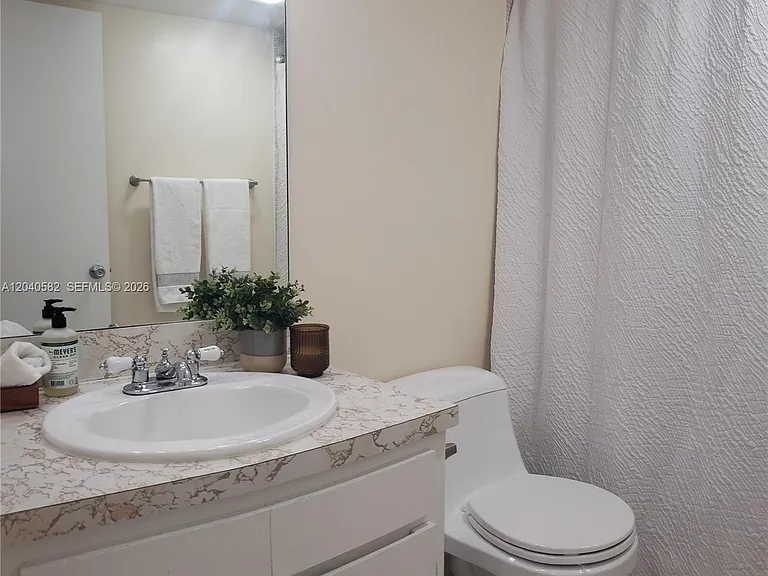 550 Oaks Ln #202 — Photo 13