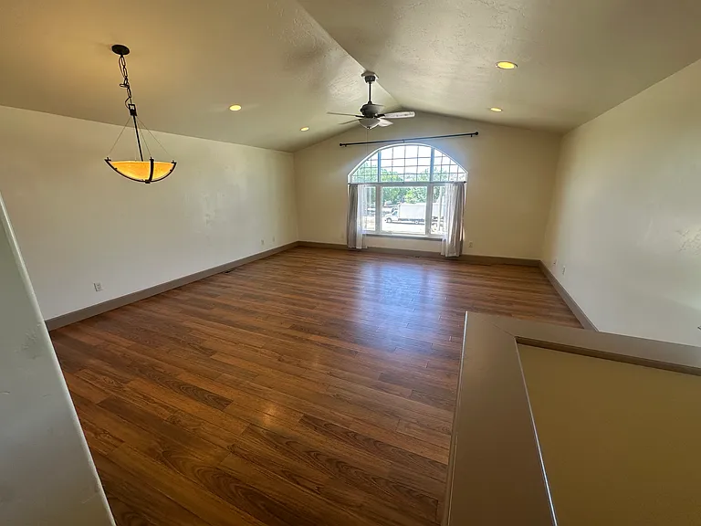 1260 Grand Ave — Photo 4