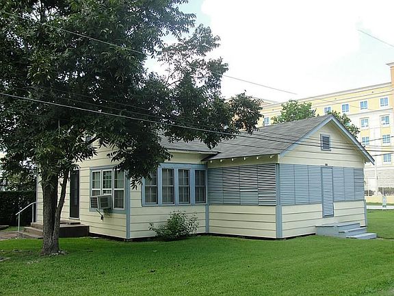 2nd image of 900 Bradford Ave